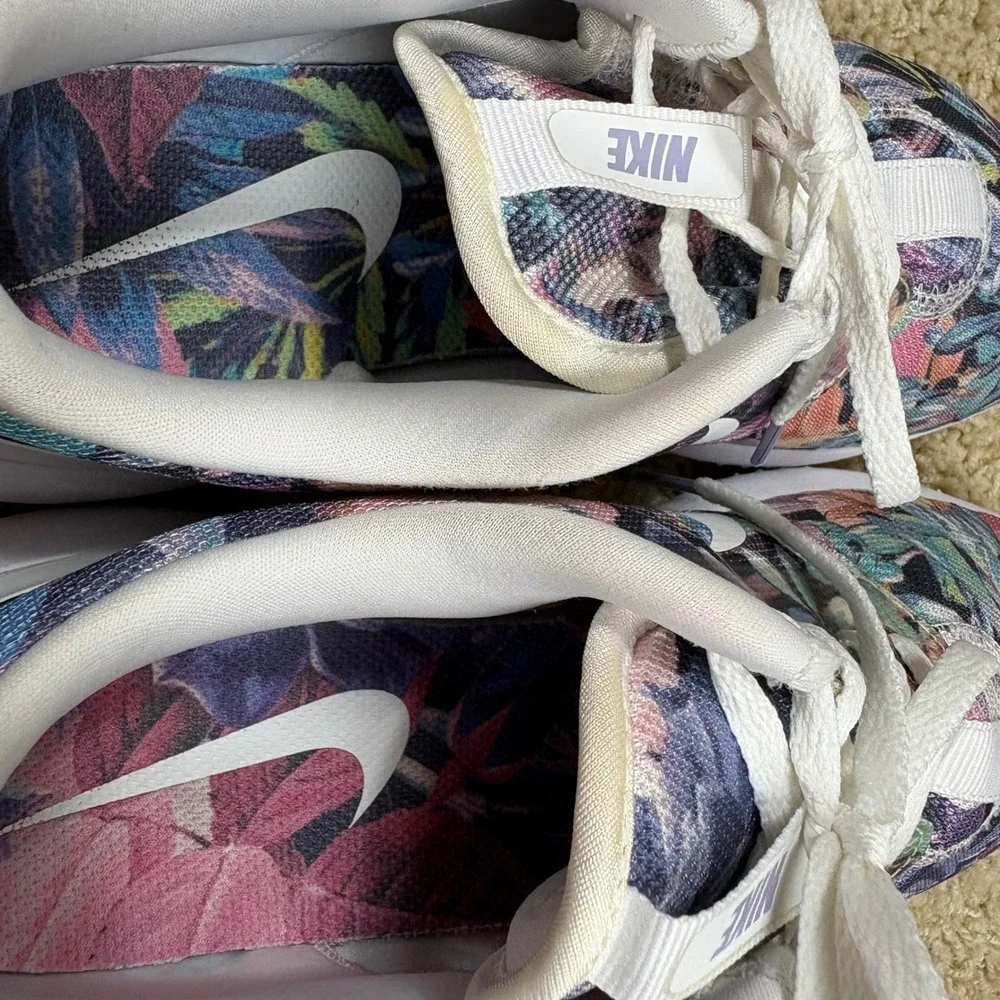 Nike Roshe Run Floral Print Running Shoes‎ Women Size 9